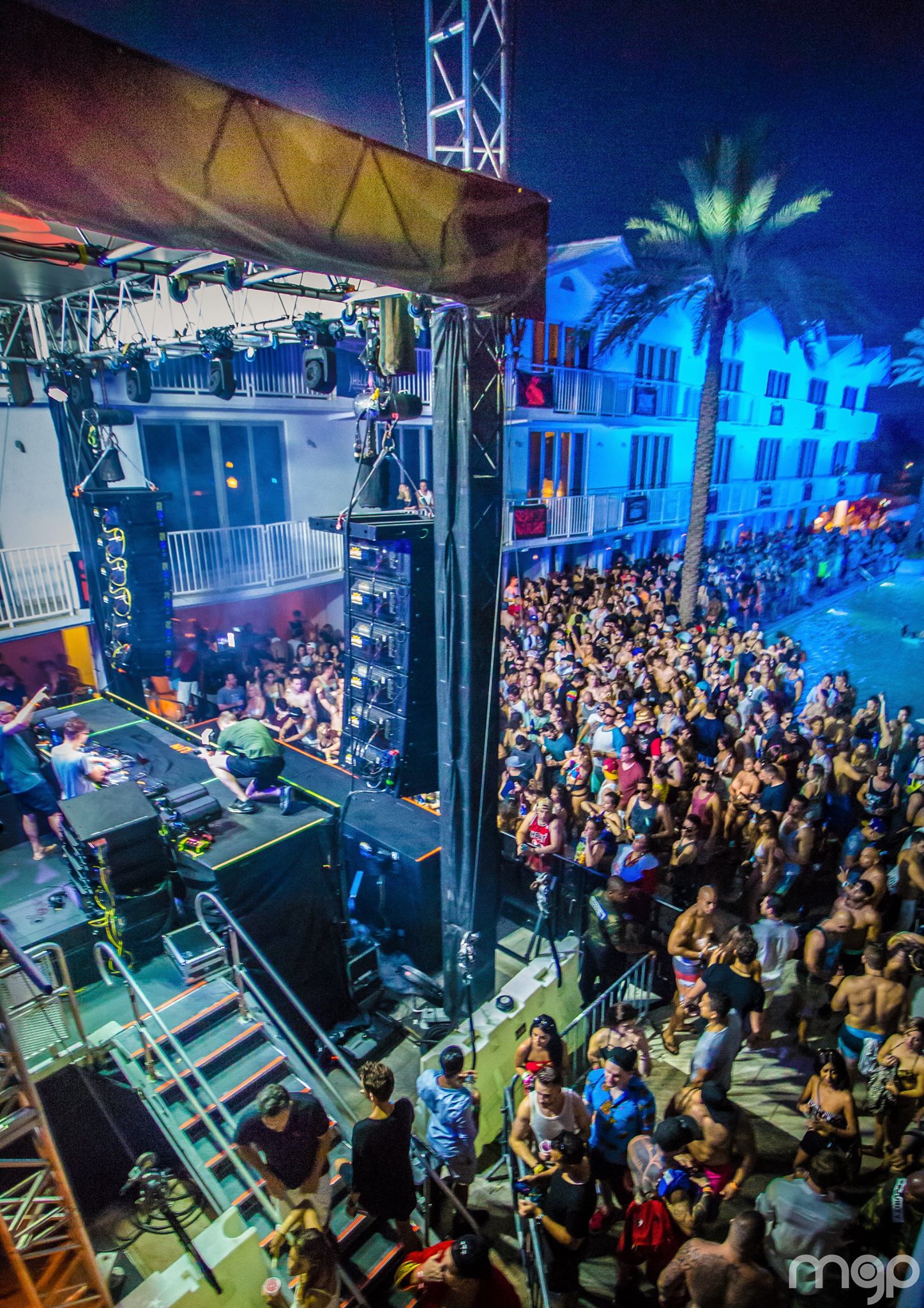 Packed daytime pool crowd in front of the main stage